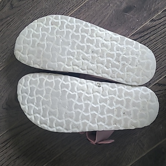 Size 7 Pink Sandle - Picture 3 of 3